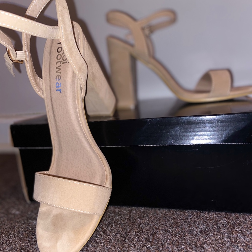 Nude Wedges!